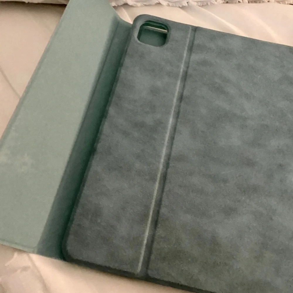 turquoise iPad cover with keyboard.